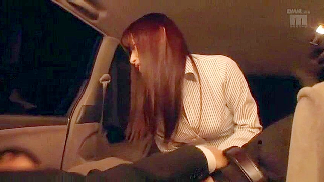 邻居发现日本女孩在车里自慰