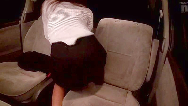 邻居发现日本女孩在车里自慰