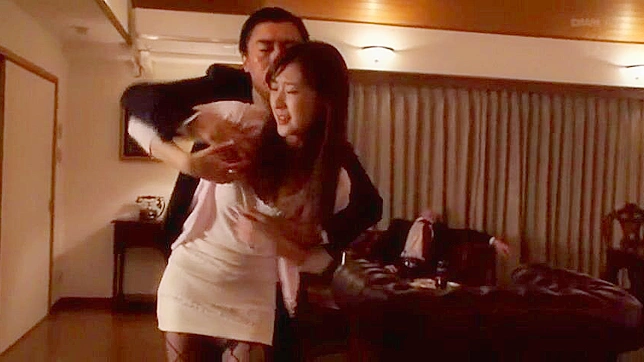 东方情侣与商业伙伴狂野三人行令丈夫哑口无言