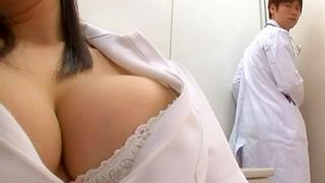 巨乳同事在办公室被脏医生玩弄到高潮