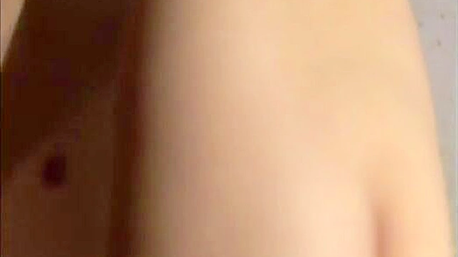 丰满女佣在浴室的秘密服务