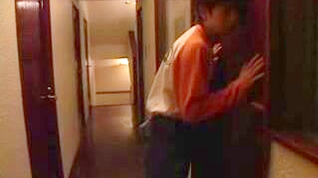 美纱托与学生父亲的私密恋情在激情钢琴课上曝光