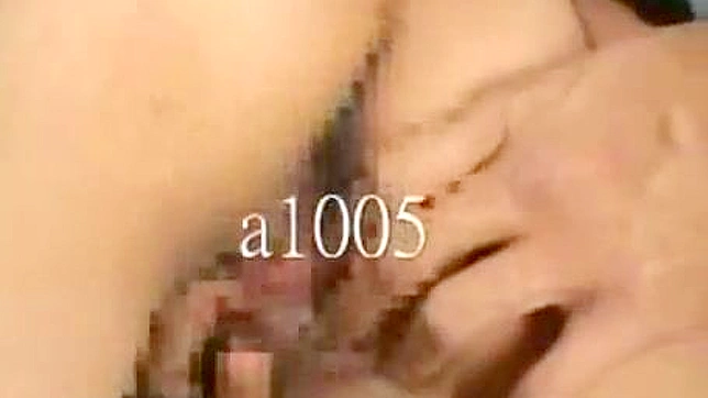 日本美女在楼梯间狂野邂逅