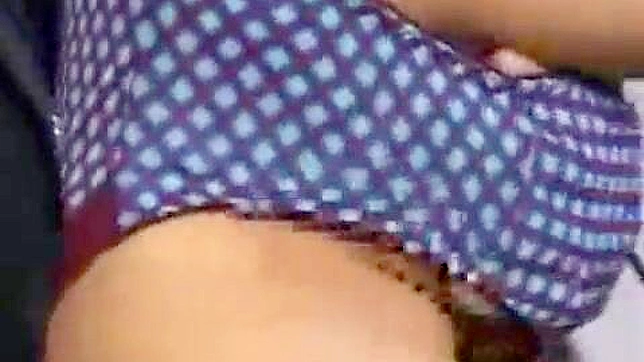 日本美女在楼梯间狂野邂逅