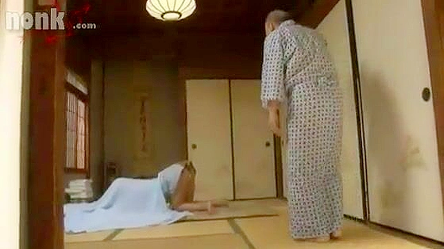 禁忌家庭乐趣 – 真田幸希与公公的狂野激情夜遇