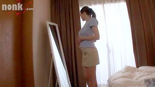 亚洲熟女与年轻快递员的激情邂逅