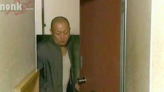 性感睡衣派对惊喜—邻居的秘密欲望释放