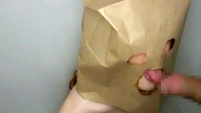 亚洲色情视频：纸袋面交艺术探索