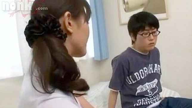 儿子初体验：调皮学生被熟女老师私密辅导