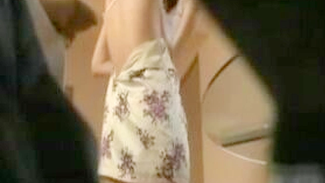 释放欲望与亚洲辣妹鱼网裤内高潮 creampie体验