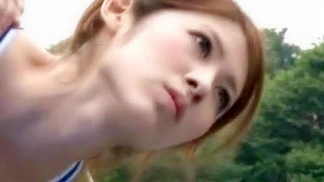 日本色情视频：跳高女孩时间停顿的瞬间