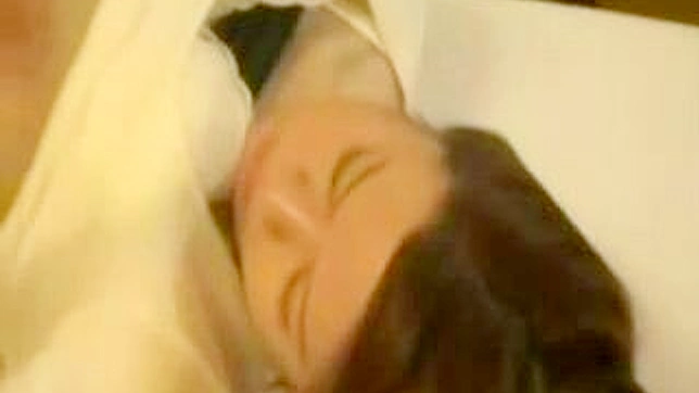 沉睡中的日本熟女被彻底利用和干了