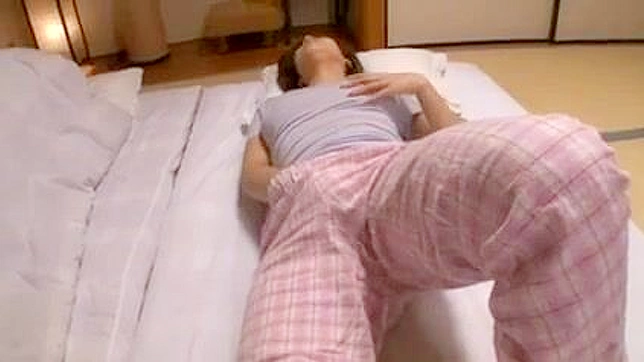 性感睡衣派对：饥渴妻子的秘密狂欢夜