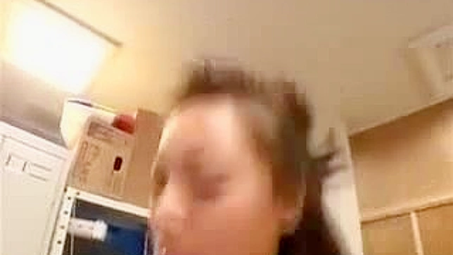 日本女生在更衣室进行干式性爱体验