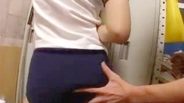 日本女生在更衣室进行干式性爱体验