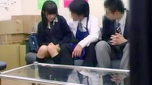 日式女店员复仇记：男生受罚，女生尽享激情性爱
