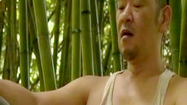 森林幻想狂野啪啪：村中残疾男与倒地女子的激情交合