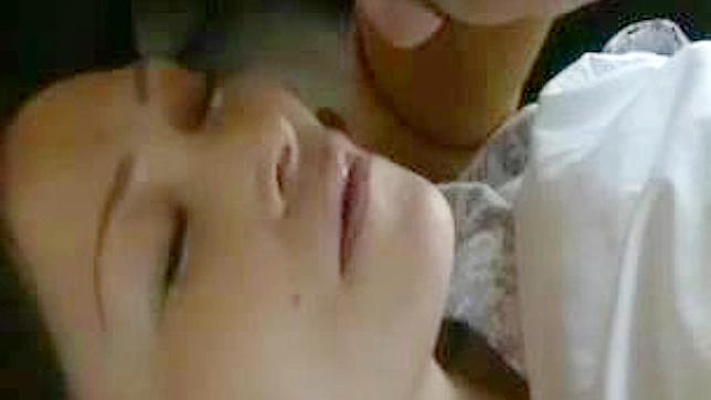 禁忌家庭关系：父亲唤醒儿媳的激情夜火