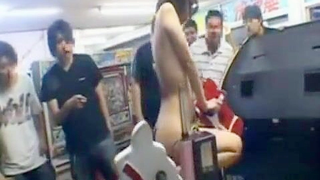 在奇怪的亚洲游乐园被羞辱—少女的故事