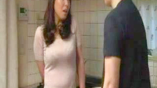 愤怒男孩对可怜继母的复仇在日式色情视频中