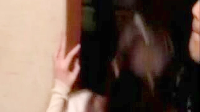 蒙眼老公看妻子与盗贼疯狂缠绵戏码