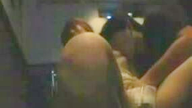 在黑暗中释放你的欲望—一部日本成人视频