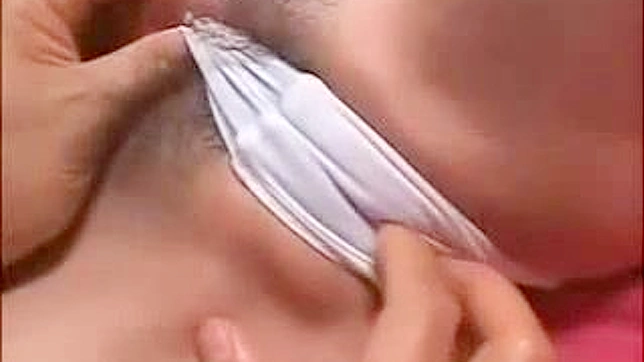 日本AV视频中的性感少女Yua Aida激情演出