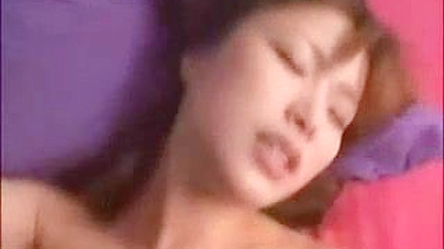 日本AV视频中的性感少女Yua Aida激情演出