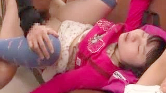 该死的视频—阴户被猛干，高潮如海啸般喷涌而出