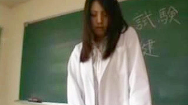 性欲高涨的Io Asuka，东方教师的秘密欲望