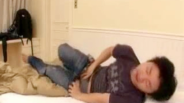 东方继母意外发现儿子自慰的惊喜时刻