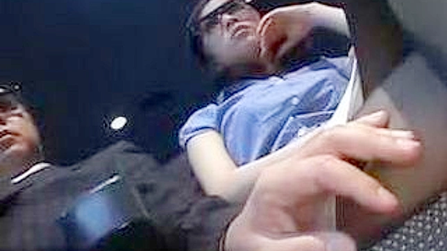 宝贝吸屌技术娴熟，让我蛋蛋差点炸裂