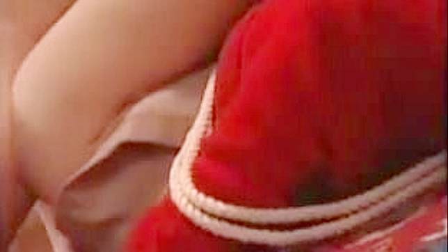 继母的秘密欲望在男孩的束缚游戏中得到满足