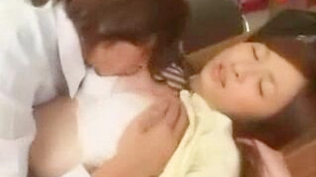 熟女狠狠骑乘我的硬汉，骂着脏话大声呻吟