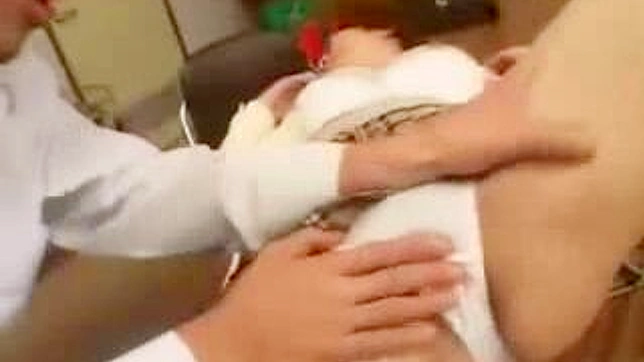 熟女狠狠骑乘我的硬汉，骂着脏话大声呻吟