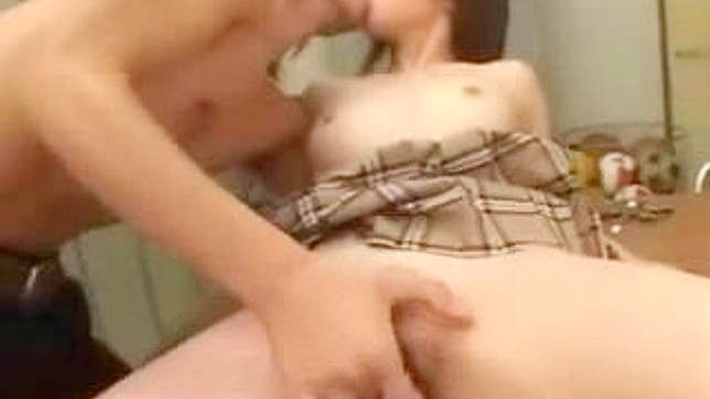 熟女狠狠骑乘我的硬汉，骂着脏话大声呻吟