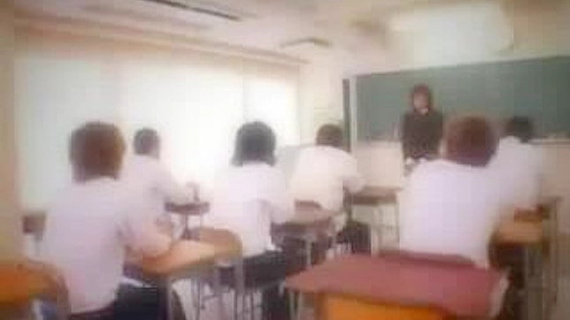 熟女狠狠骑乘我的硬汉，骂着脏话大声呻吟