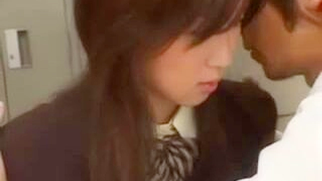 熟女狠狠骑乘我的硬汉，骂着脏话大声呻吟