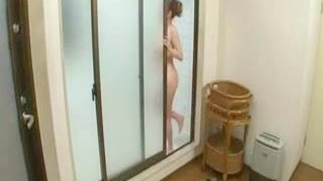 妹妹秘密被拍到—日本男孩偷闻内裤