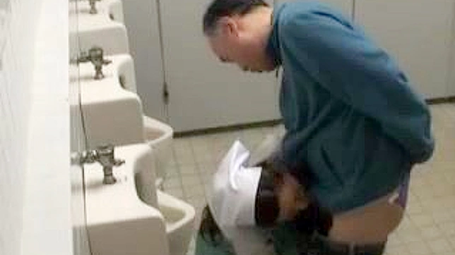 脏陌生人操日本厕所清洁女工激情片段