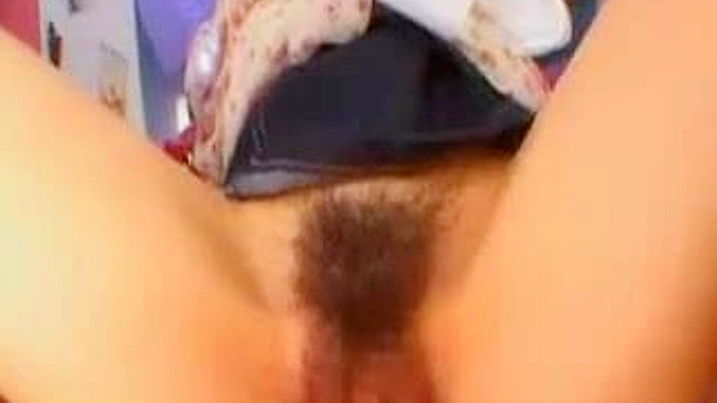 亚洲美人被两个男人双插入欢愉