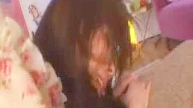 亚洲美人被两个男人双插入欢愉