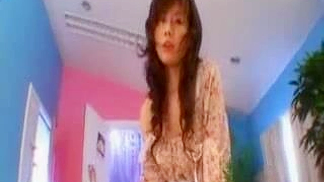 亚洲美人被两个男人双插入欢愉