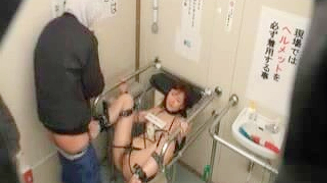 男厕束缚：陌生人隐秘欲望探索