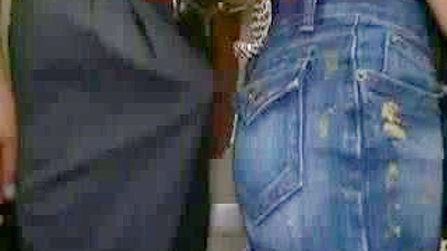 日式色情视频展示骚扰与电梯诱惑场景