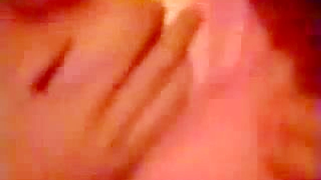 与亚洲女侍的梦幻性爱体验