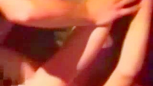 与亚洲女侍的梦幻性爱体验