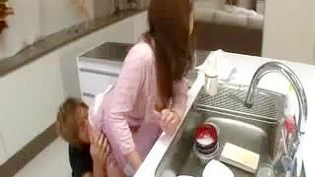 性感过夜惊喜：情侣秘密邂逅之夜