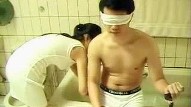 日本护士用性感按摩治好年轻病人的发烧症状