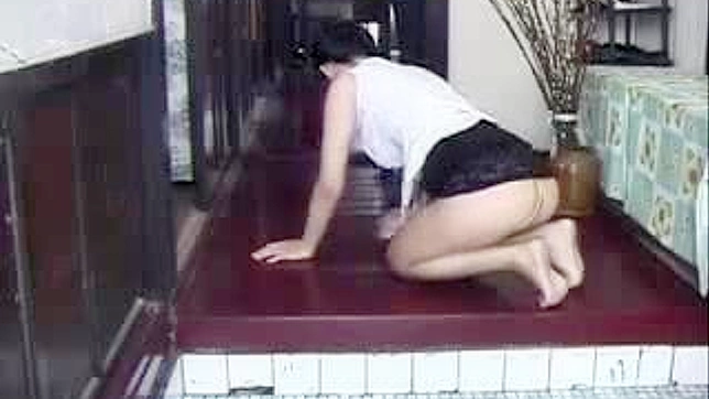 熟女主妇的秘密清洁仪式让她湿漉待哺